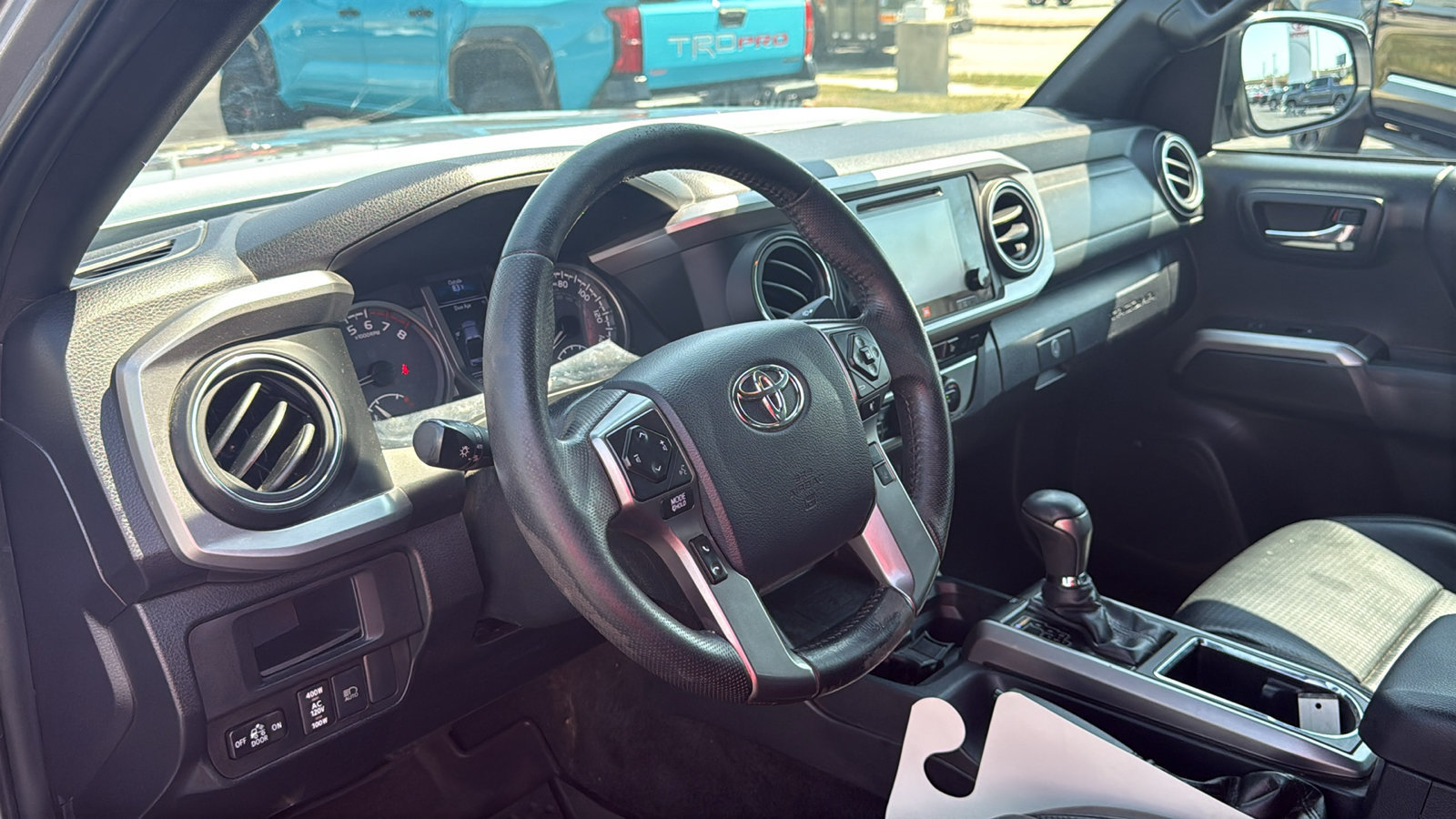 Used 2019 Toyota Tacoma Limited AWD/4WD image 11