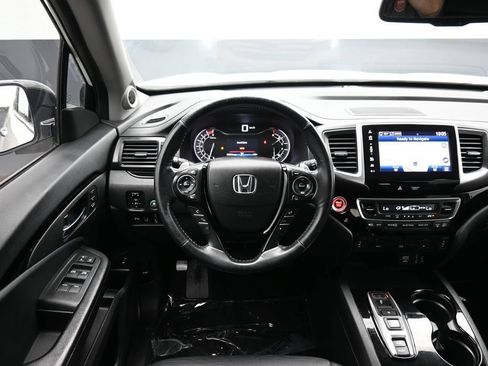 Used 2017 Honda Pilot Touring image 32