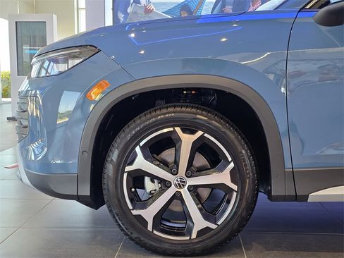 New 2025 Volkswagen Tiguan SE image 9