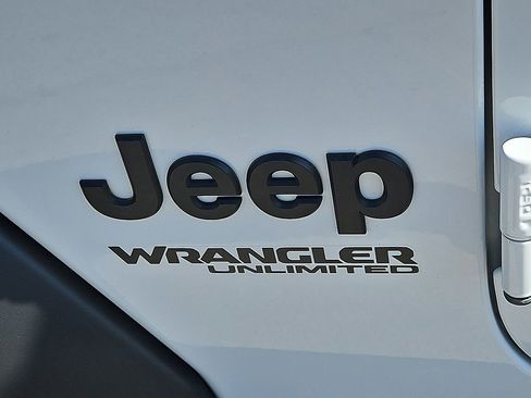 Used 2022 Jeep Wrangler Unlimited Sport image 15