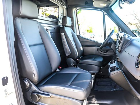 Used 2024 Mercedes-Benz Sprinter 2500 image 8