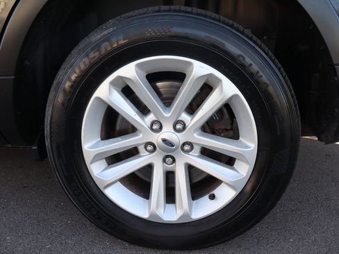 Used 2014 Ford Explorer XLT w/ Equipment Group 202A AWD/4WD image 44