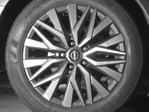 Used 2025 Nissan Altima 2.5 SV FWD image 15