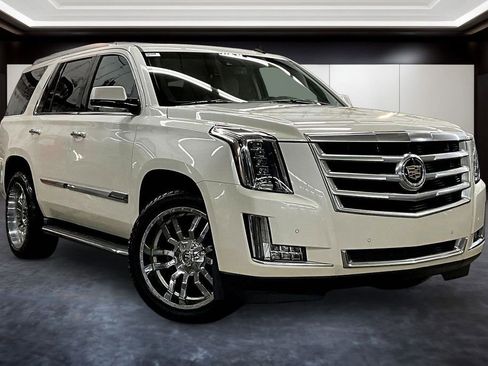 Used 2015 Cadillac Escalade Luxury image 1