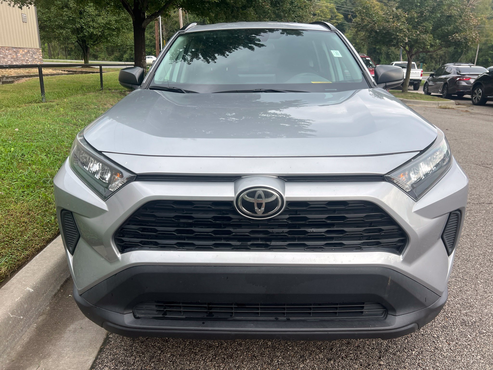 Used 2021 Toyota RAV4 LE FWD image 2