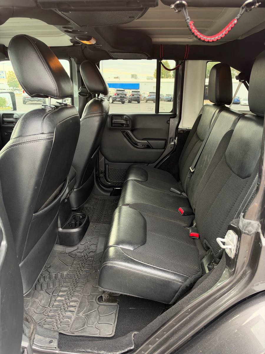 Used 2017 Jeep Wrangler Unlimited Sahara AWD/4WD image 10
