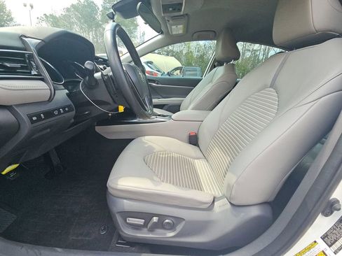 Used 2020 Toyota Camry SE FWD image 14