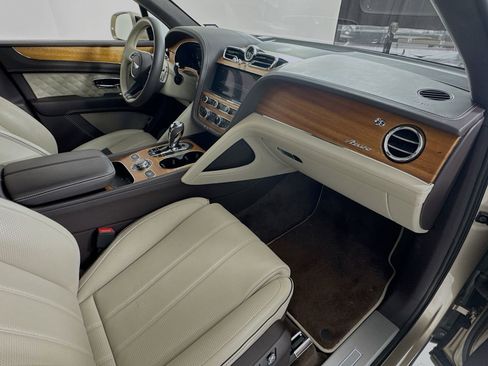 Used 2023 Bentley Bentayga image 10