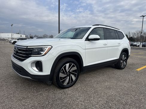 Used 2024 Volkswagen Atlas SE image 1