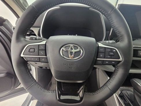 Used 2024 Toyota Highlander Limited image 10