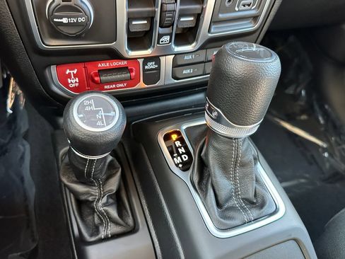 New 2026 Jeep Gladiator Mojave w/ Technology Group AWD/4WD image 22
