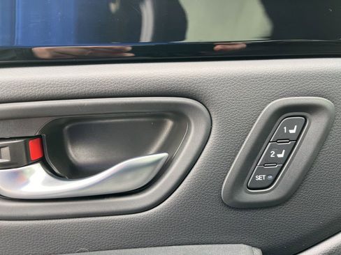 Certified 2025 Honda Pilot TrailSport image 12