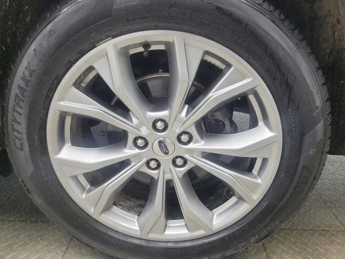 Used 2021 Ford Explorer Limited w/ Equipment Group 301A AWD/4WD image 31