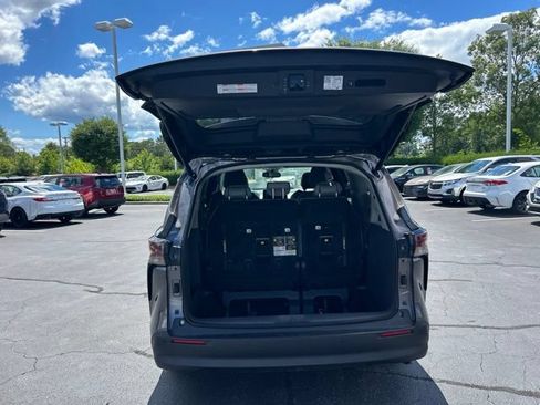 Used 2024 Toyota Sienna XLE w/ XLE Plus Package FWD image 9