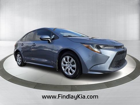 Used 2021 Toyota Corolla LE image 3