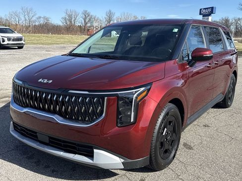 Used 2025 Kia Carnival image 4