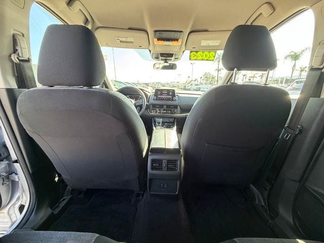 Certified 2023 Nissan Rogue SV FWD image 13