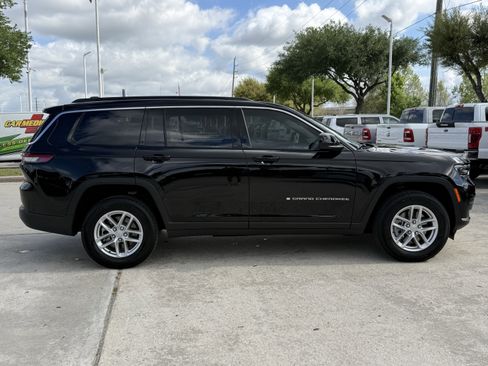 Used 2025 Jeep Grand Cherokee L Laredo image 3