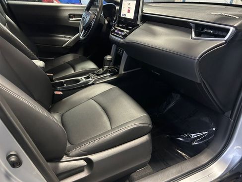 Used 2024 Toyota Corolla Cross XLE w/ Convenience Package image 26