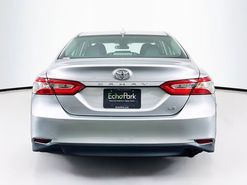 Used 2019 Toyota Camry LE FWD image 7