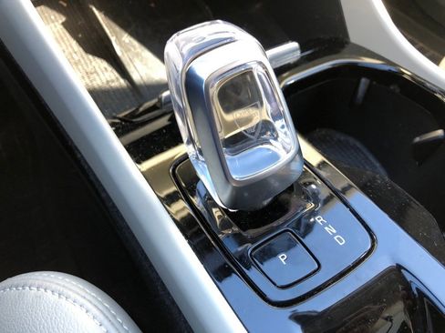 Used 2023 Volvo XC40 B5 Ultimate w/ Protection Package Premier image 32