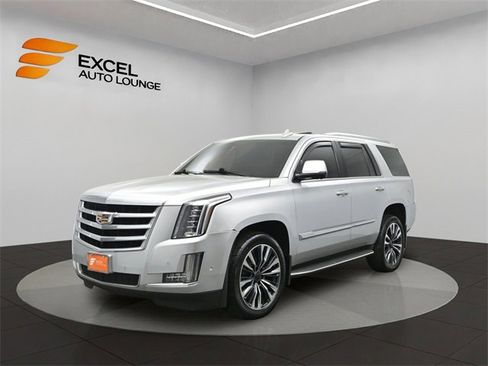 Used 2018 Cadillac Escalade Luxury image 1