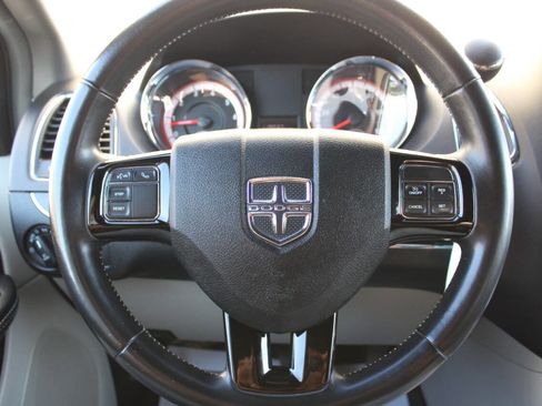 Used 2018 Dodge Grand Caravan SXT image 20