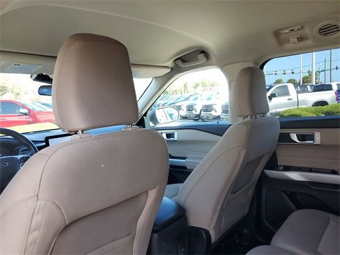 Used 2023 Ford Explorer XLT image 11