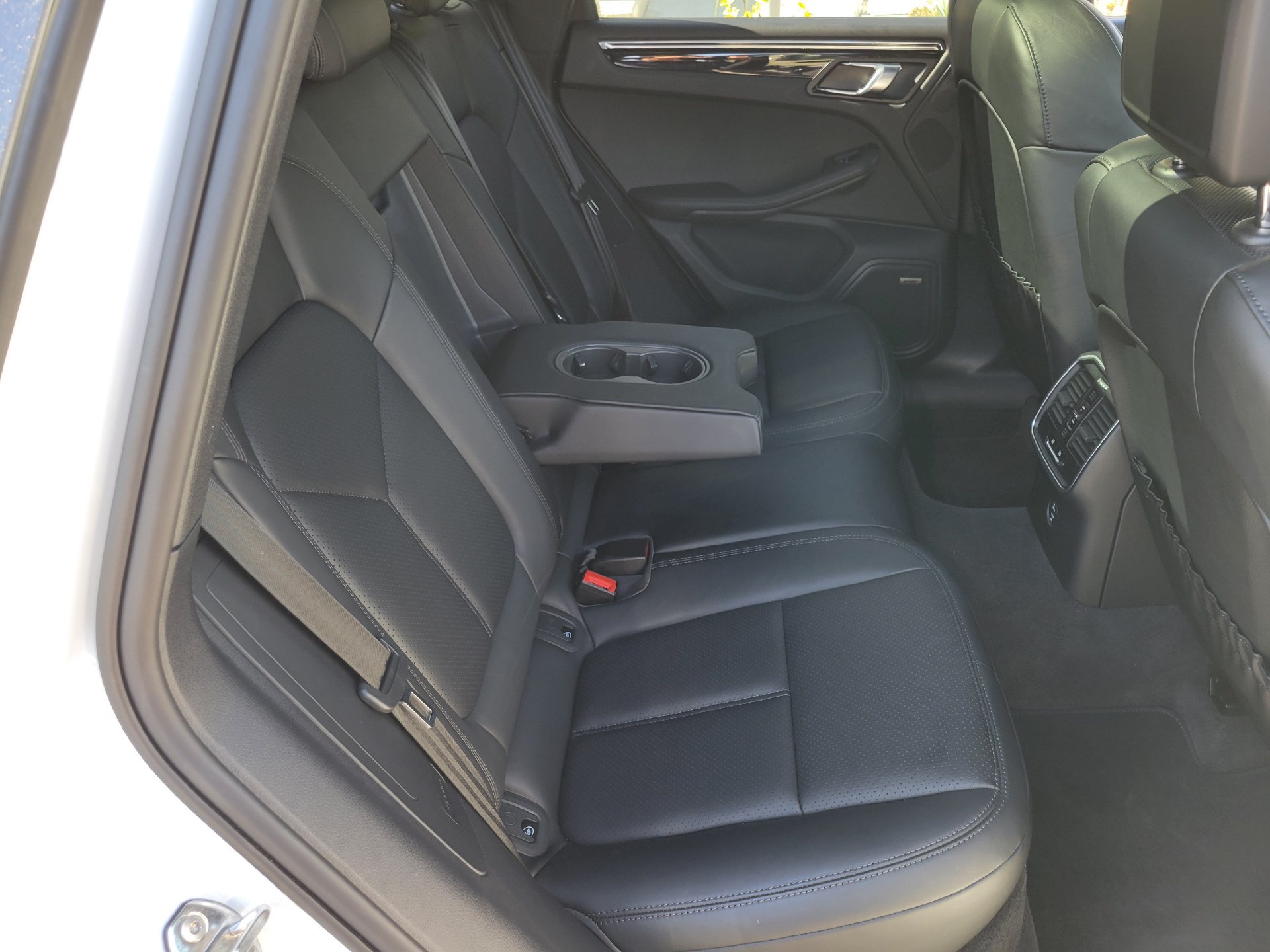 Used 2026 Porsche Macan AWD/4WD image 31