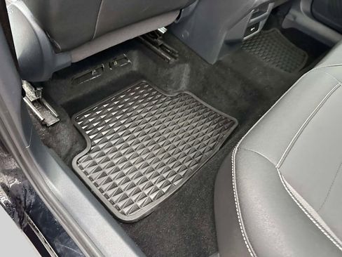 Used 2024 Volkswagen Taos SE image 21