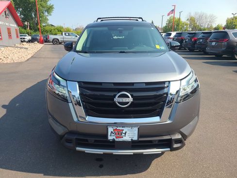 Used 2024 Nissan Pathfinder SL w/ SL Premium Package AWD/4WD image 3