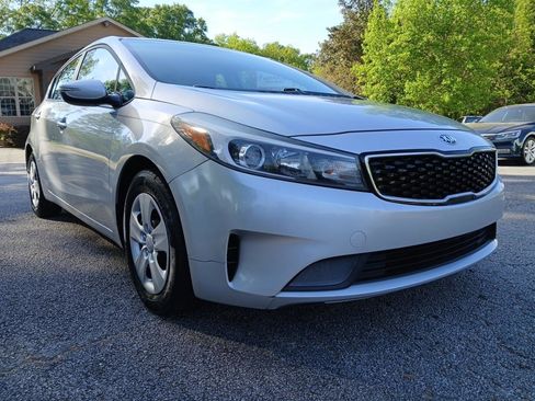 Used 2017 Kia Forte LX image 4