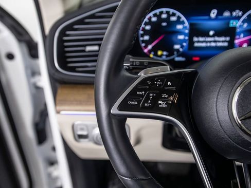 Used 2024 Mercedes-Benz GLS 450 4MATIC image 42