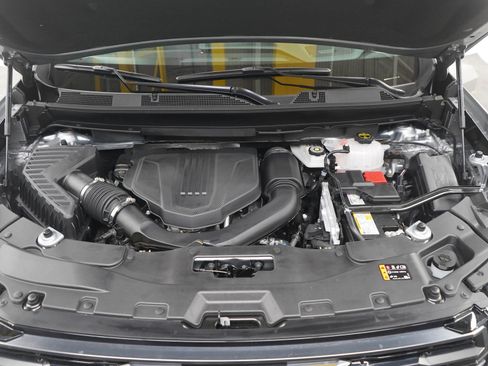 Used 2025 GMC Acadia AT4 w/ LPO, Floor Liner Package AWD/4WD image 33