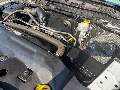 Used 2018 RAM 1500 Laramie Longhorn image 34