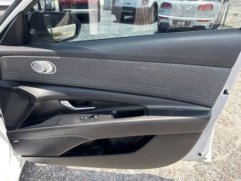 Used 2021 Hyundai Elantra Limited FWD image 32