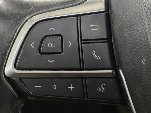 Used 2021 Toyota Highlander XLE image 32