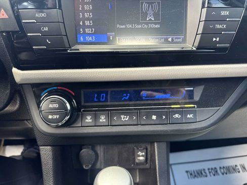 Used 2015 Toyota Corolla LE FWD image 18