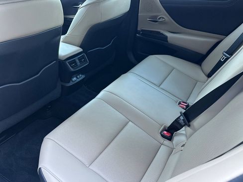 Used 2020 Lexus ES 300h w/ Premium Package image 15