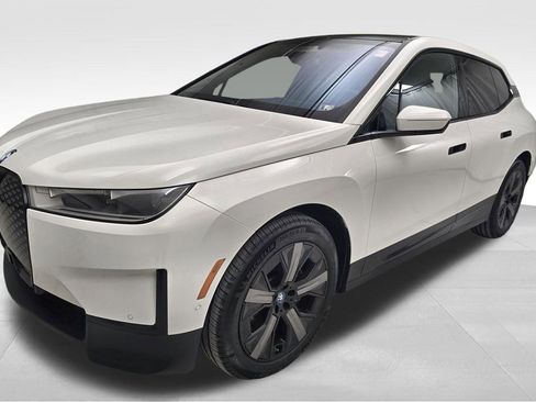 Used 2025 BMW iX xDrive50 image 5