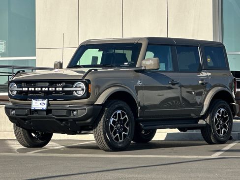 New 2025 Ford Bronco Outer Banks image 7
