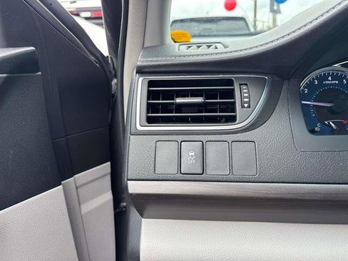 Used 2016 Toyota Camry LE image 17