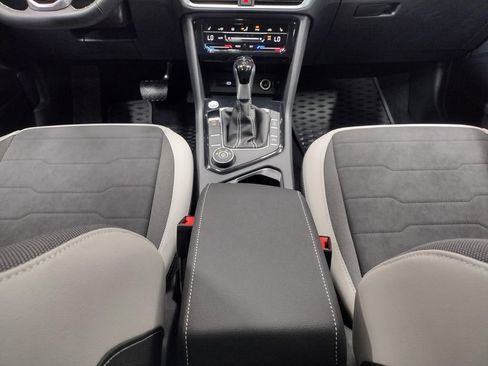 New 2025 Volkswagen Taos SE image 36