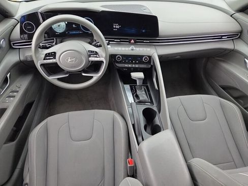 Used 2024 Hyundai Elantra SEL FWD image 9