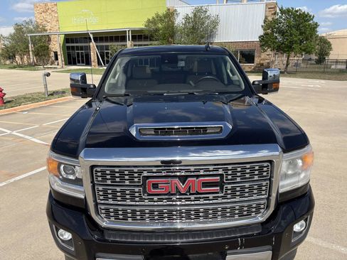 Used 2019 GMC Sierra 2500 Denali w/ Duramax Plus Package AWD/4WD image 9