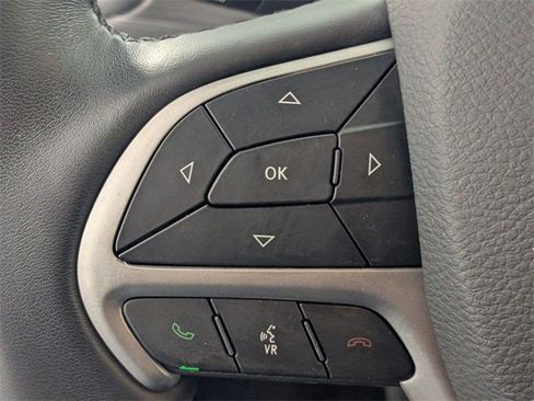 Used 2019 Jeep Grand Cherokee Limited image 16