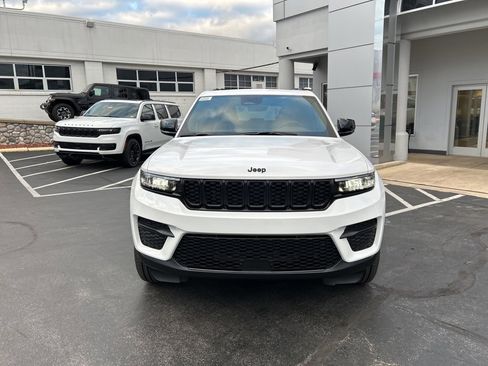 New 2025 Jeep Grand Cherokee Altitude image 7