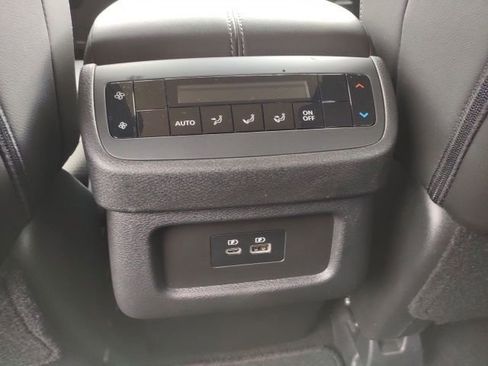 Used 2025 Nissan Pathfinder SL AWD/4WD image 18