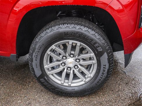 Used 2025 Chevrolet Colorado LT w/ LT Convenience Package image 9