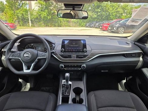 Used 2025 Nissan Altima 2.5 SV FWD image 24